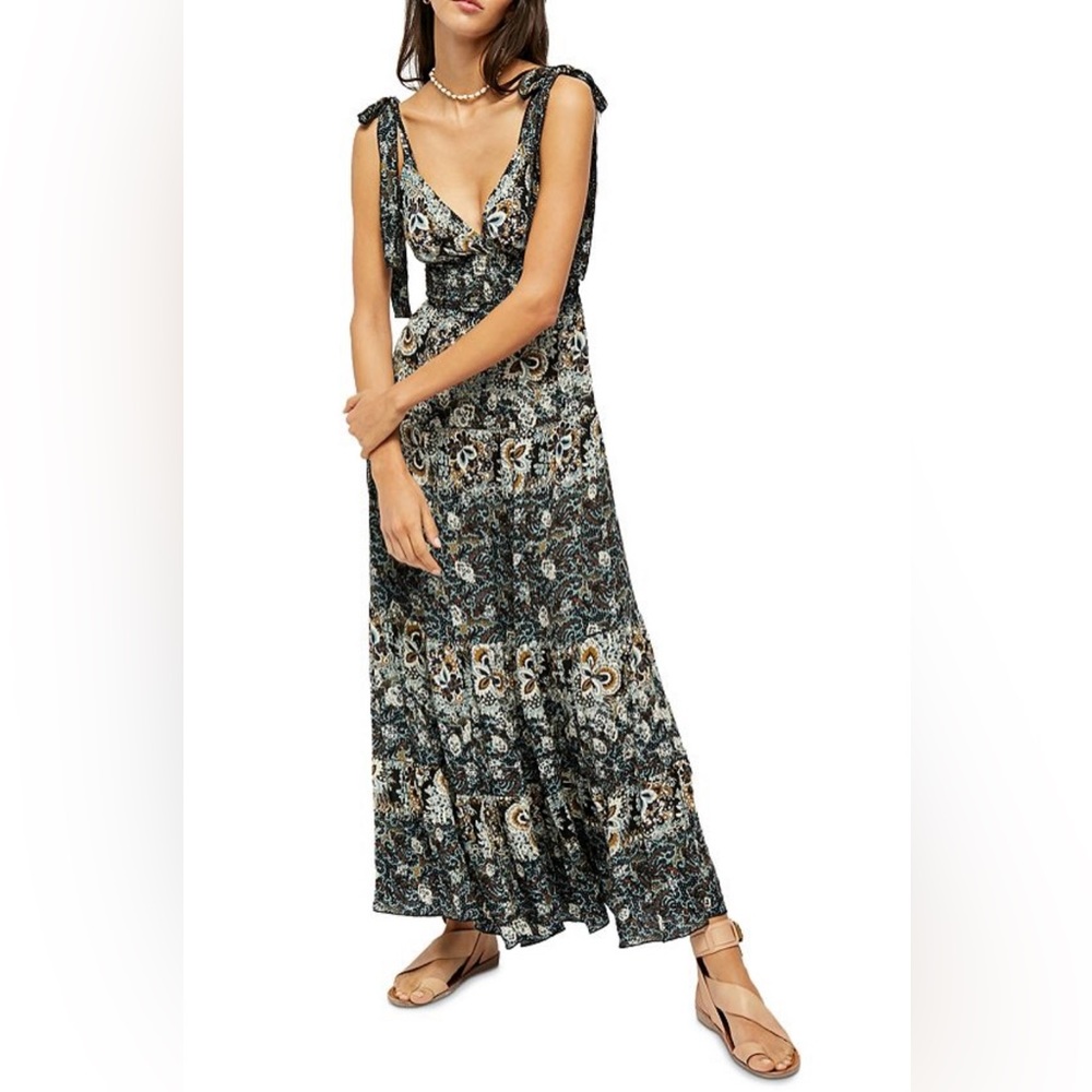 **Free People Let’s Smock About It Maxi Dress — XS — Black Floral Combo 🖤🌸**